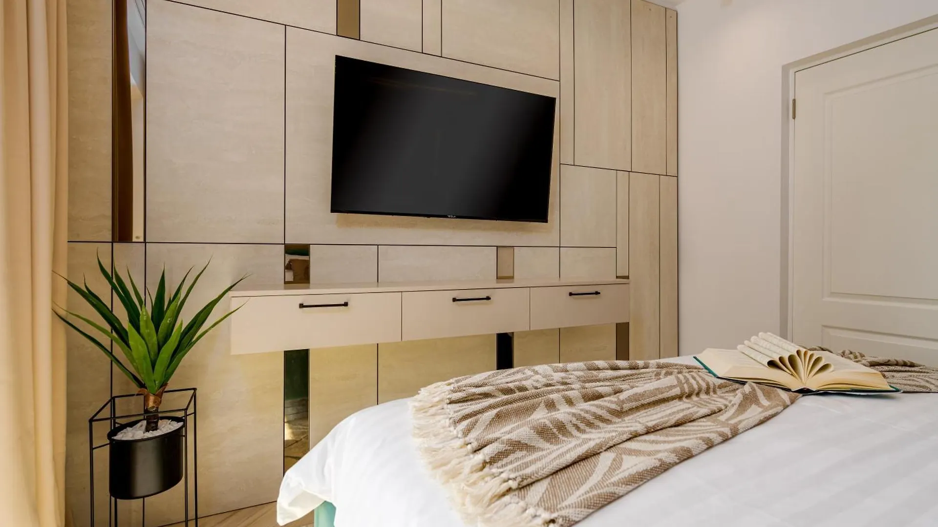Luxury Ultra Central Apartment - Piata Romana Bucareste