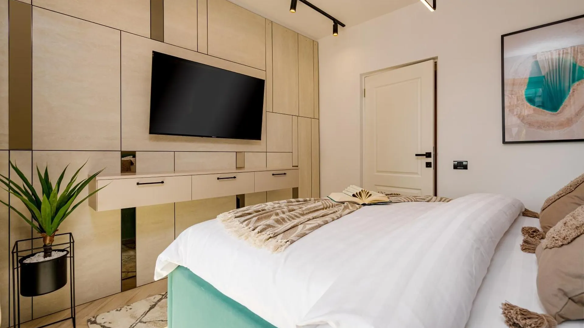 Luxury Ultra Central Apartment - Piata Romana Bucareste 0*,